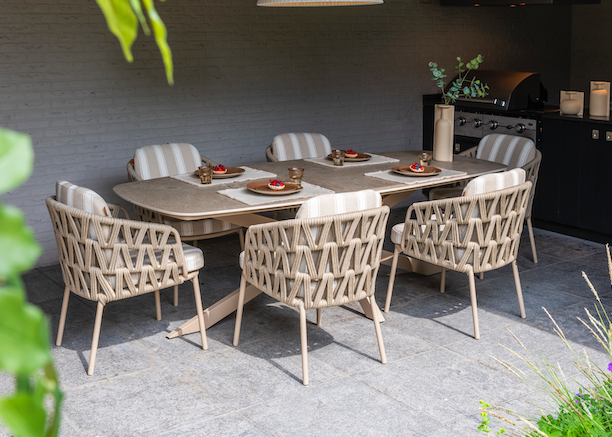 Hoe onderhoud en bescherm je tuinmeubelen? Tips voor een langere levensduur
